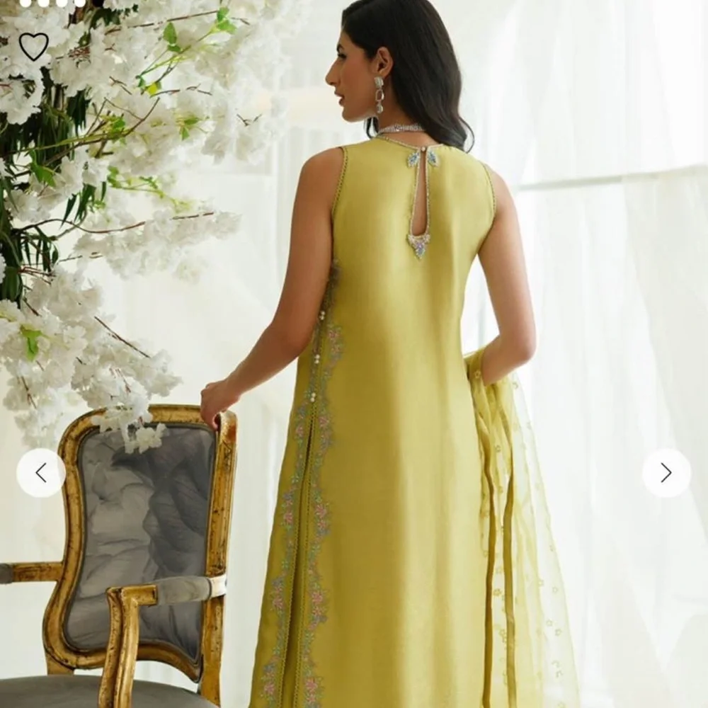 Farah Talib Aziz ( small , shirt , dupatta and pants ) - Picture 3 of 7